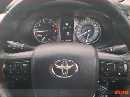 2021 Toyota Hilux HILUX 2.8 DOUBLE CAB SR5 4 DR €37,900 thumbnail