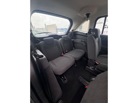 2016 Ford Grand C-Max 1.5 TDCI ZETEC 120 120PS 5DR €8,999 thumbnail