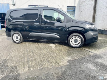 2023 Citroen Berlingo - view 4