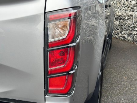 2025 Isuzu D-MAX V-CROSS AUTO DCB €49,789 thumbnail