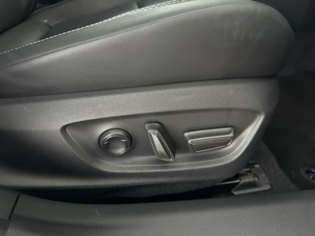 2025 Toyota Prius PLUG-IN HYBRID €37,950 thumbnail