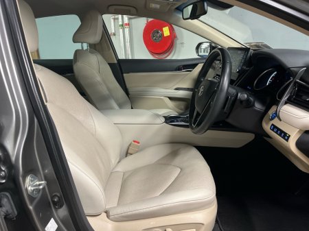 2023 Toyota Camry HYBRID PLATINUM AUTO // FULL LEATHER HEATED & COOLING ELECTRIC SEATS // BLUETOOTH // SAT-NAV // REAR CAMERA & PARK ASSIST // FULL WARRANTY €44,945 thumbnail