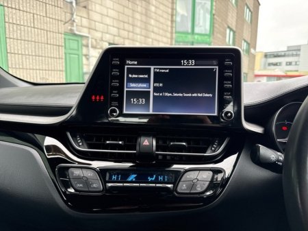 2021 Toyota C-HR HYBRID LUNA // REAR CAMERA // BLUETOOTH // AIR CON // TOYOTA SAFETY SENSE // €180 ROAD TAX // FULL WARRANTY €23,945 thumbnail