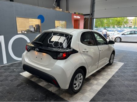 2021 Toyota Yaris - photo 2