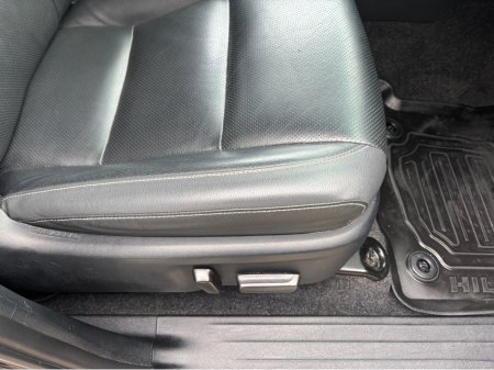 2023 Toyota Hilux INVINCIB X D-4D 4WD INVINCIBLE DCB €44,900 thumbnail