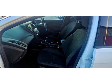 2018 Ford Focus - thumbnail 20