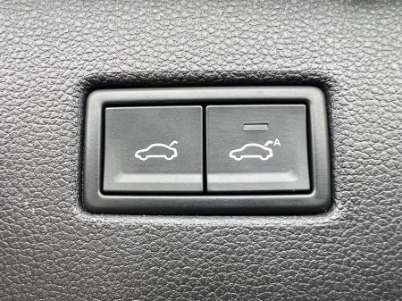 2018 Volkswagen Tiguan R-LINE 4MOTION BLACK EDITION 2.0 TDI // FULL SERVICE HISTORY // LEATHER HEATED SEATS // 360 PARKING CAMERAS €29,900 thumbnail