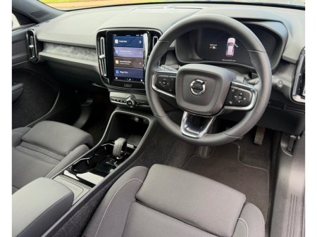 2023 Volvo XC40 - thumbnail 3