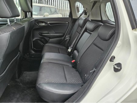 2015 Honda Fit DAA-GP5 HYBRID 5DR AUTO €9,950 thumbnail