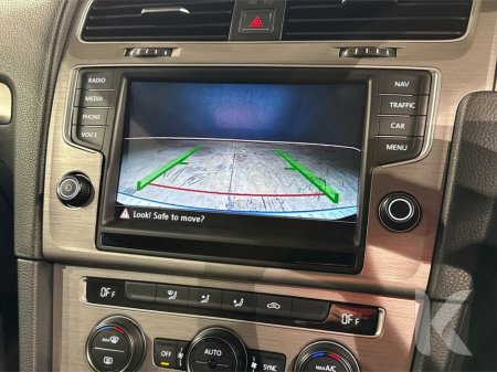 2017 Volkswagen Golf 1.2 TSI COMFORT LINE ESTATE - FACTORY ALLOYS - PADDLE SHIFT - CRUISE CONTROL - REAR CAMERA €14,450 thumbnail