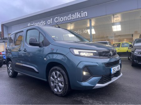 2024 Opel Combo Life Only 2700 Kms ULTIMATE Spec As Brand New 5 Seat Full Electric www.bolands.ie Est.1955 €24,950