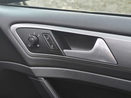 2014 Volkswagen Golf - thumbnail 24