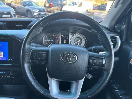 2025 Toyota Hilux FRESH SELECTION OF TRADE-INS HILUX 2.8 SR5 DOUBLE CAB €47,000 thumbnail