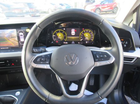 2024 Volkswagen Golf Life 2.0 TDI 115HP 5DR €30,940 thumbnail