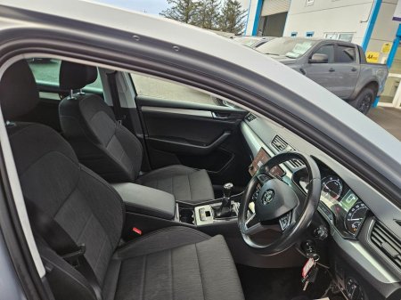 2019 Skoda Superb - thumbnail 7