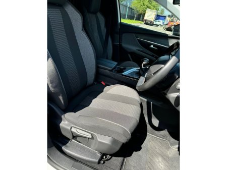 2021 Peugeot 3008 Commercial €16,869