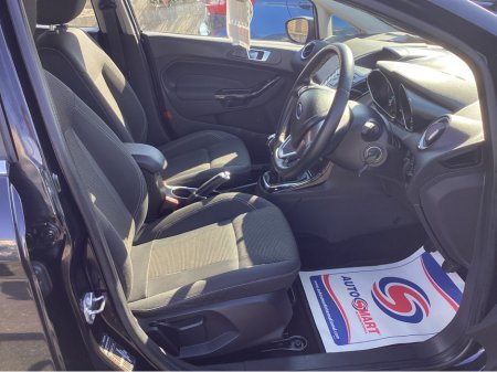 2016 Ford Fiesta - thumbnail 10