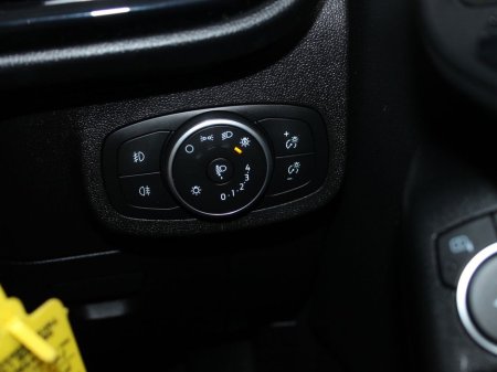 2019 Ford Fiesta 1.10 70PS 5SPD 5DR 4DR €14,999 thumbnail