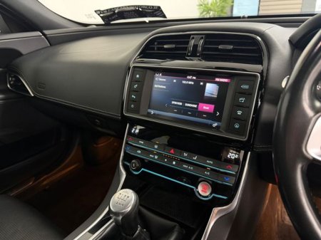 2016 Jaguar XE 2.0D R-sport (163PS) 4DR €12,777 thumbnail