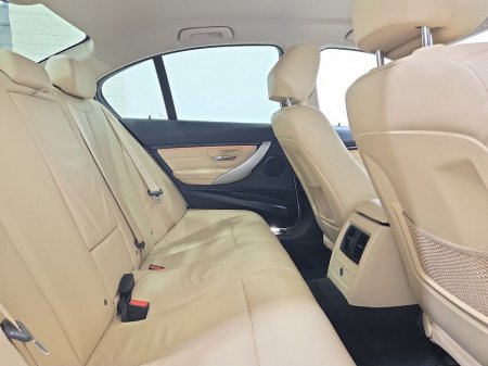 2017 BMW 3 Series 330e SE thumbnail