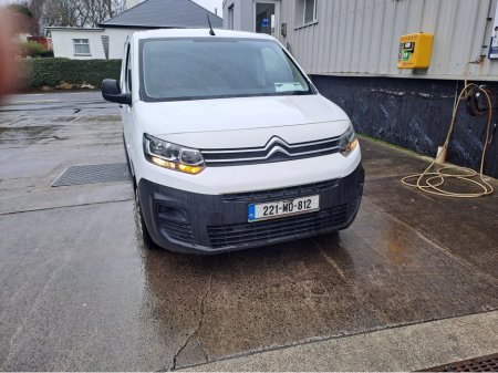 2022 Citroen Berlingo - view 4