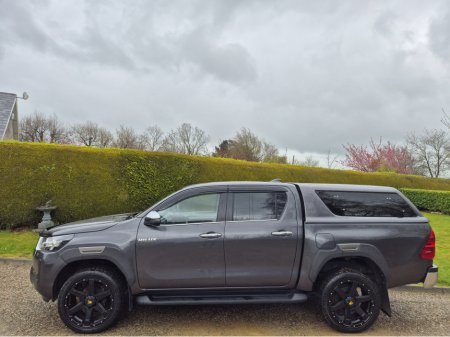 2025 Toyota Hilux - thumbnail 10