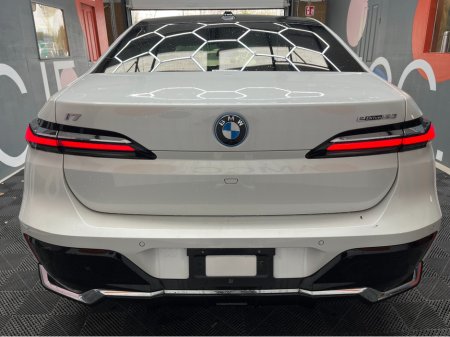 2025 BMW i7 - thumbnail 3