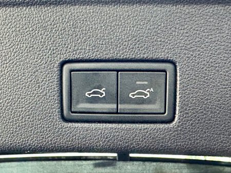 2023 Volkswagen Touareg - thumbnail 13