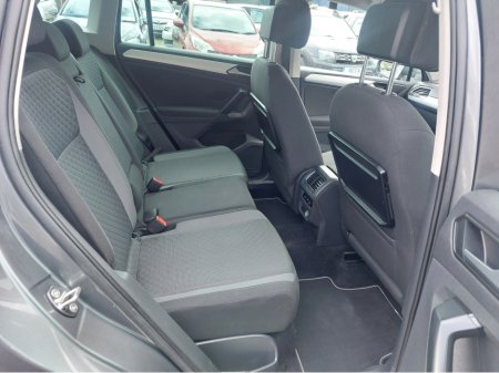 2017 Volkswagen Tiguan - thumbnail 2