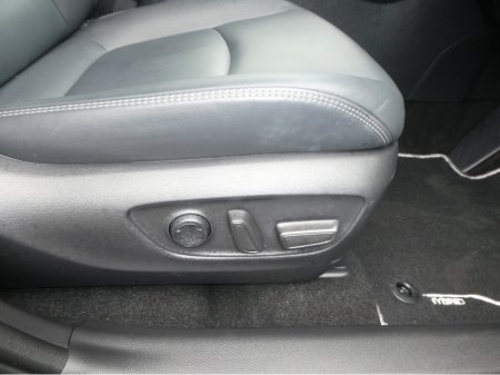 2025 Toyota Rav4 - thumbnail 13