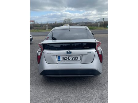 2016 Toyota Prius - thumbnail 6