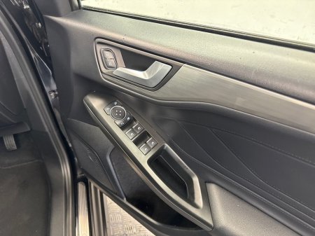 2020 Ford Focus - thumbnail 11