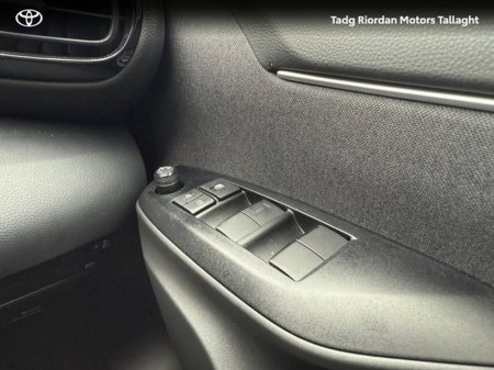 2024 Toyota Yaris Yaris Hybrid 115 Luna €25,950 thumbnail