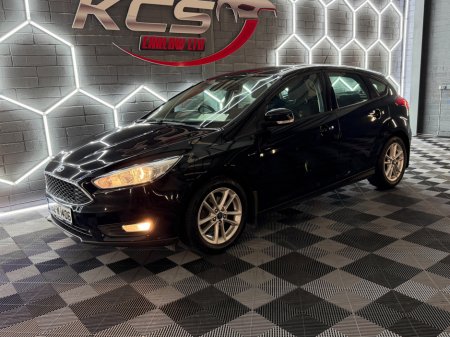 2016 Ford Focus - thumbnail 3