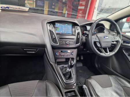 2016 Ford Focus - thumbnail 29