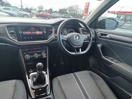 2019 Volkswagen T-Roc 1.0 TSI 115bhp Design €18,495 thumbnail