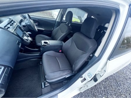 2020 Toyota Prius Alpha 2020 Toyota Prius Alpha  Self Charging Hybrid Automatic €19,950 thumbnail