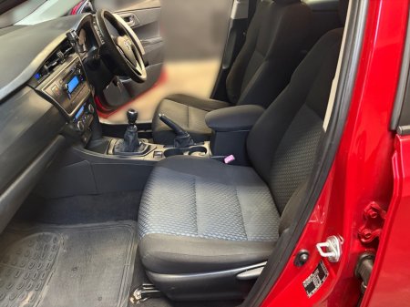 2014 Toyota Auris - thumbnail 15