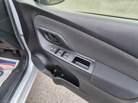 2019 Toyota Vitz - thumbnail 13