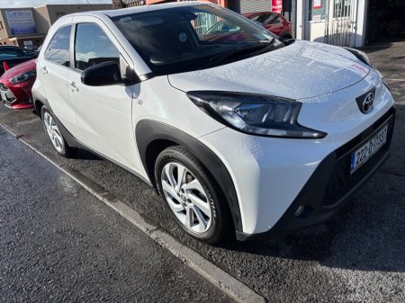 2022 Toyota Aygo 1.0 VVT-i x-play Smartphone €13,500 thumbnail