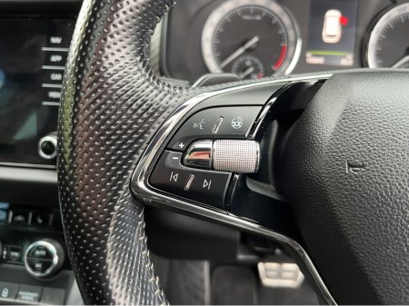 2020 Skoda Kodiaq SPORTLINE 7 SEATER AUTOMATIC 150BHP 2.0 DIESEL //PANORAMIC GLASS ROOF//HEATED SEATS AND STEERING WHEEL//REVERSE CAMERA// €33,950 thumbnail