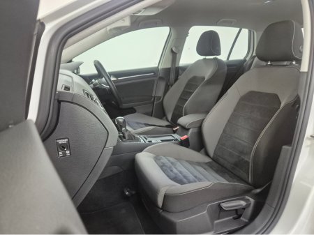 2015 Volkswagen Golf **HIGHLINE**ONLY 64000KMS**ALCANTARA SEATS*17" ALLOYS**LANE ASSIST**KEYLESS ENTRY AND START**ADAPTIVE CRUISE CONTROL**DUAL ZONE CLIMATE CONTROL**REVERSE CAMERA**BLUETOOTH STREAMING**FOLDING MIRRO €15,449 thumbnail