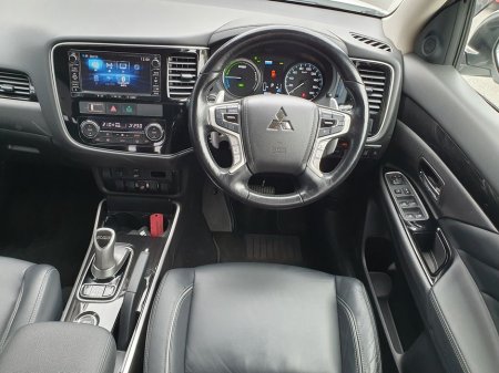 2016 Mitsubishi Outlander - thumbnail 11