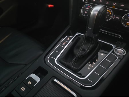 2018 Volkswagen Arteon 2.0 TSI R-LINE PANORAMIC SUNROOF 4MOTION 280BHP VIRTUALDASH FULL LEATHER HEATED ELECTRIC SEATS SAT NAV CARPLAY ANDROID AUTO BLIND SPORT PARKING SENSORS SELF PARKING ASSIST 360 CAMERA €28,950 thumbnail