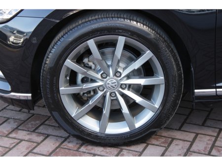 2018 Volkswagen Passat - thumbnail 25