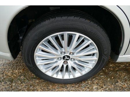 2020 Mitsubishi Outlander 2.4 DYNAMICS PHEV 221 €23,500 thumbnail