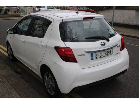 2016 Toyota Yaris - thumbnail 4