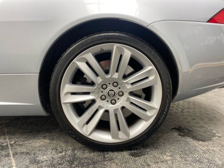 2010 Jaguar XKR - thumbnail 5