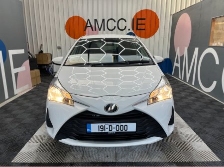 2019 Toyota Vitz - photo 6