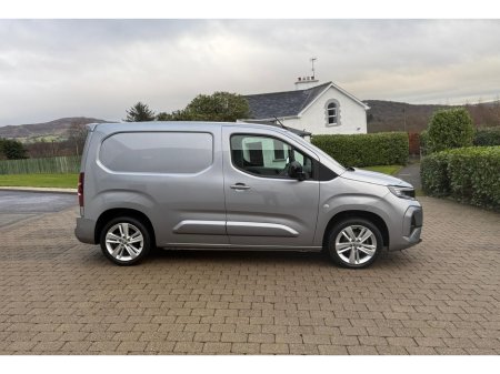 2024 Opel Combo SPORT L1H1-1.5 100PS D-6SP NO VAT! €23,450 thumbnail